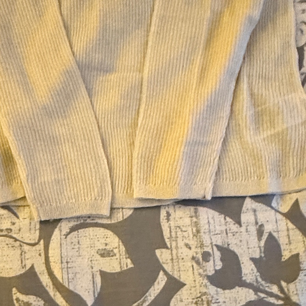 GAP Women's Cream/Bone Sheer Crew Neck Sweater - Picture 4 of 5